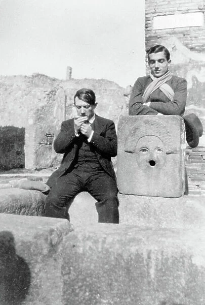 Pablo Picasso and Moise Kisling, c.1910 (b / w photo)