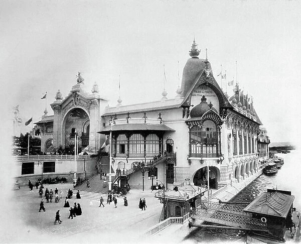 Pavillon des Forets - Universal Exhibition in Paris, 1900 (b / w photo)