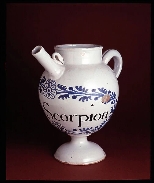 Pharmacy pot, kid: Scorpion. Anonymous author. Faience de Nevers, 17th century. Dim 27x27x20cm. Musee de l'hospice Saint-Roch, Issoudun. Mandatory mention