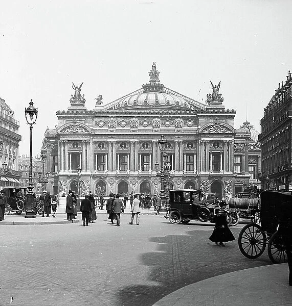 Place de l'Opera, Paris, 1905 (photo)