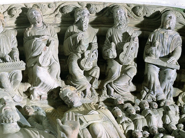 Detail of the Portico de la Gloria depicting musicians (stone)