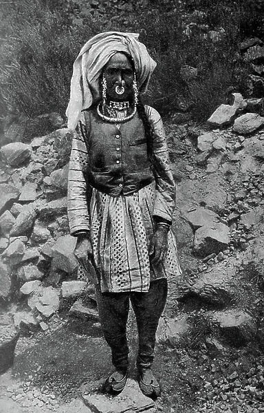 Portrait of a Pahari woman, India 1900 (photo)