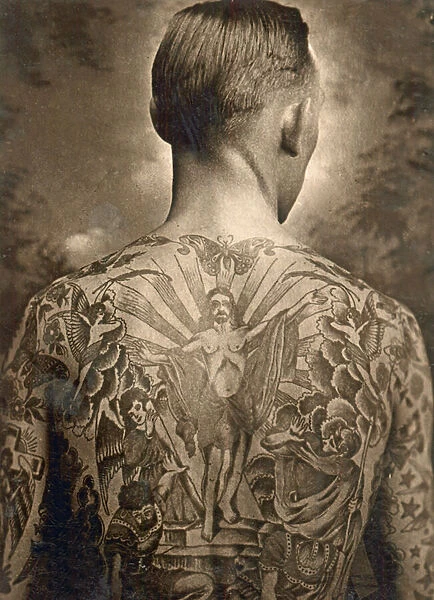 Portrait of a tattooed man (b  /  w photo)