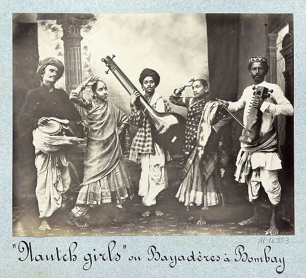 Portraits of bayaderes and musicians in Bombay (India) - Photograph second half of the 19th century