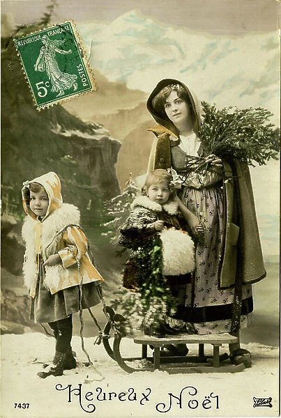 Postcard, Christmas greeting: child pulling a sleigh with his sister and mother. The beginning of the 20th century