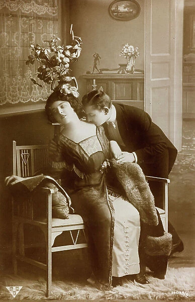 Postcard depicting two lovers, 'Album para Tarjetas postales'