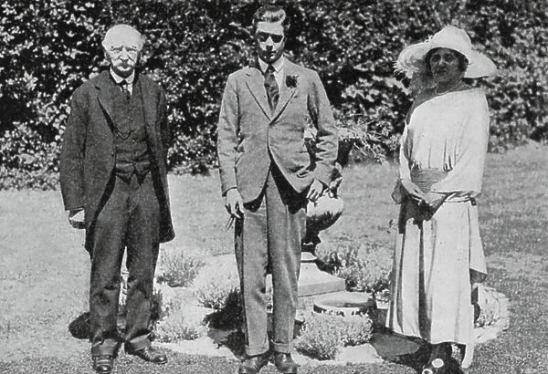 The Prince of Wales meeting Thomas Hardy, 1923 (b / w photo)