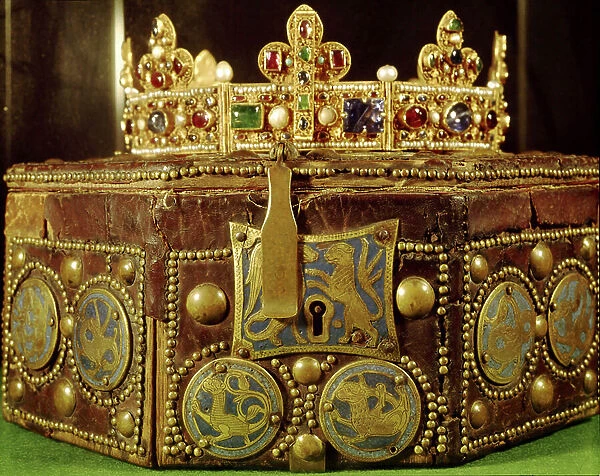 Reliquary crown of the two Holy Spines of the treasure of the diocesan museum of the Cathedrale Saint Aubain de Namur in Belgium. Mosan work around 1210, Gift of Emperor Henry of Constantinople to his brother Philip the Noble, Marquis of Namur