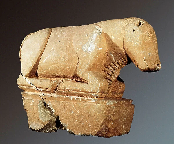 Representation of a bull. Sculpture from Macau, China, 3rd century BC