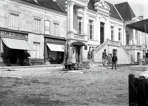Sainte Maure de Touraine, Indre et Loire (37): entrance to the town hall and walk, 1900, cafe of the town hall and Parisian grocery store