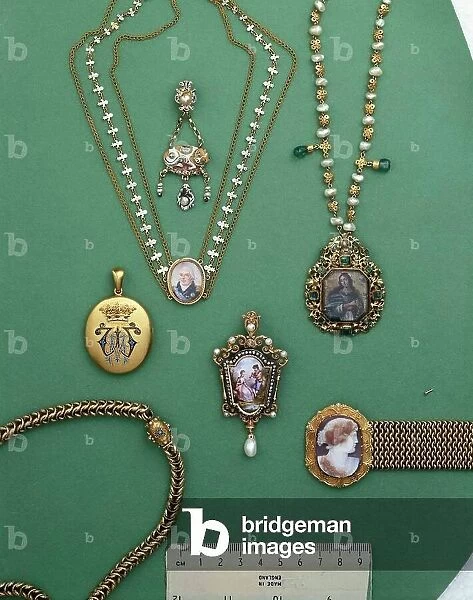 A selection of late 17th and 19th century jewellery