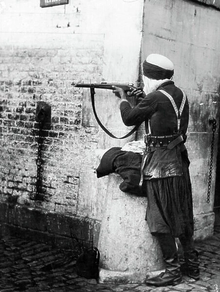 A sniper north african soldier of the French coloniale army, in the French rangs, in Aisne (Picardy, France), during ww1