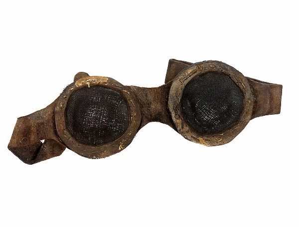 Snow goggles, c.1847 (leather, copper)
