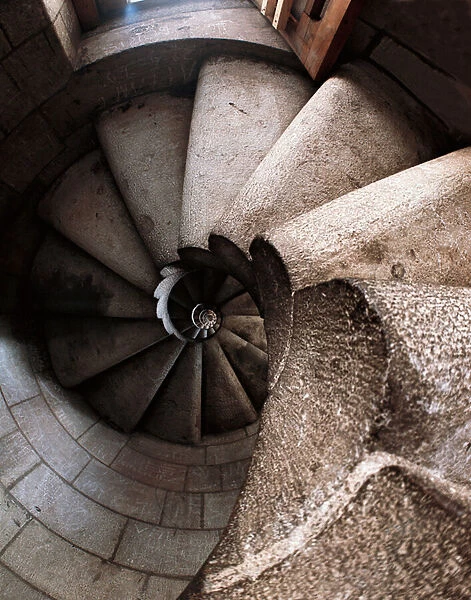 Spiral stairs of a tower in the Sagrada Familia, 1884-1926 (photo)