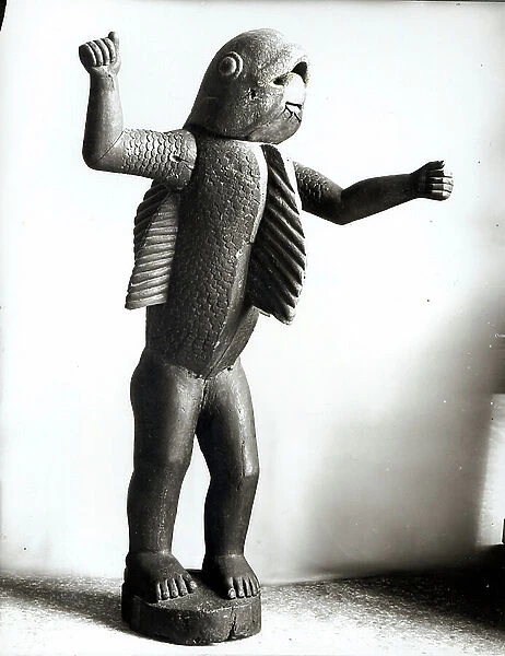 Statue of Gle-Gle (previously known as Badohou) called the Lion (Kinikini) king of the Dan Home (d.1889) (wood) (b / w)