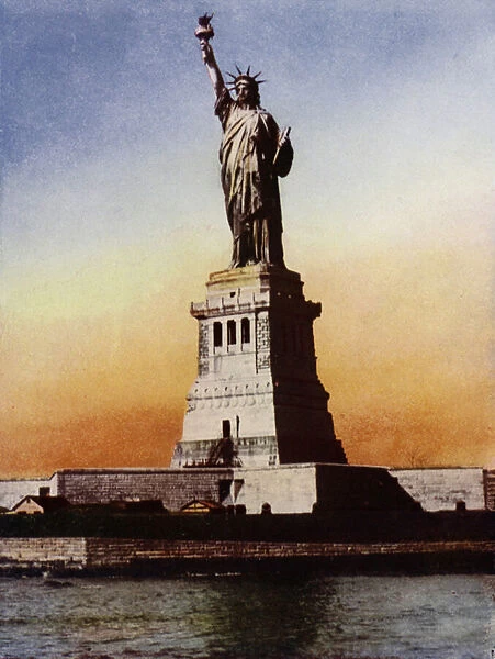 The Statue of Liberty, New York Harbour (photo)