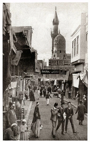 A street in Cairo, c.1920 (b / w photo)