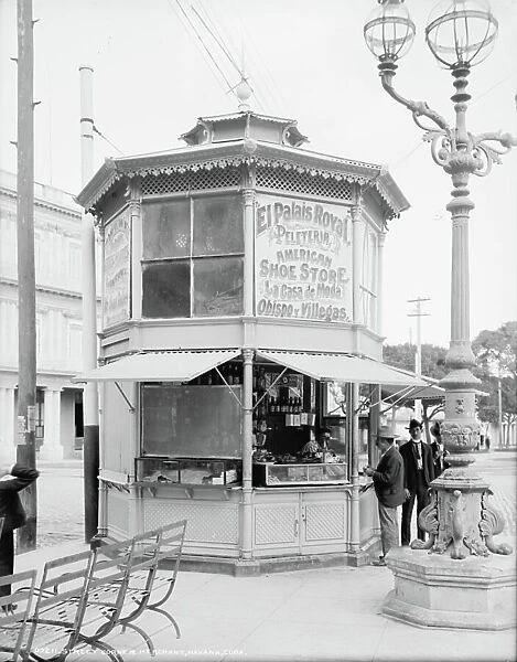 Street kiosk, c. 1904 (b / w photo)