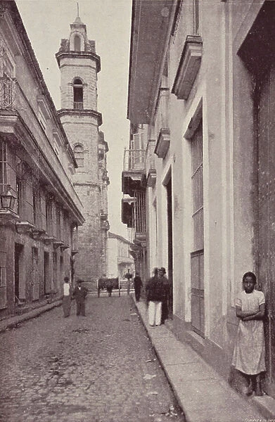 Street scene in Havana, Cuba (b / w photo)