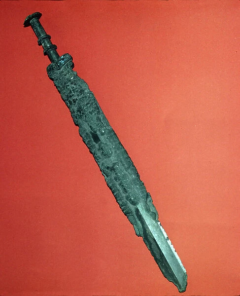 Sword with bird characters from China, Kingdom of the Fighters., 5-3rd century bc