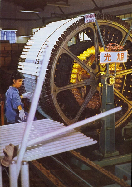 Taiwan: Manufacture of fluorescent lightning, 1962 (photo)