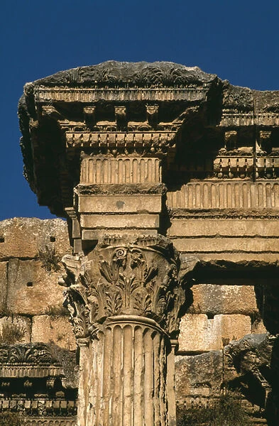 Temple of Bacchus, detail of the entablature, High Imperial Period (27 BC-395 AD) (photo)