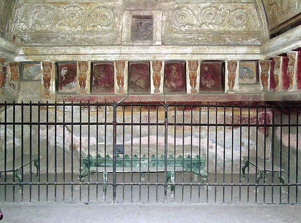 The tepidarium of the Forum thermae (photo)
