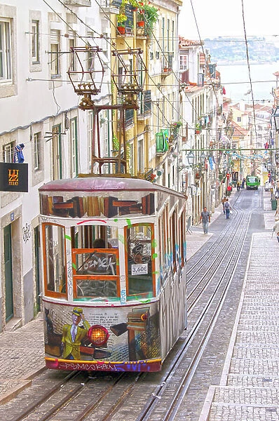 Tram in Lisbon, Portugal (photo)