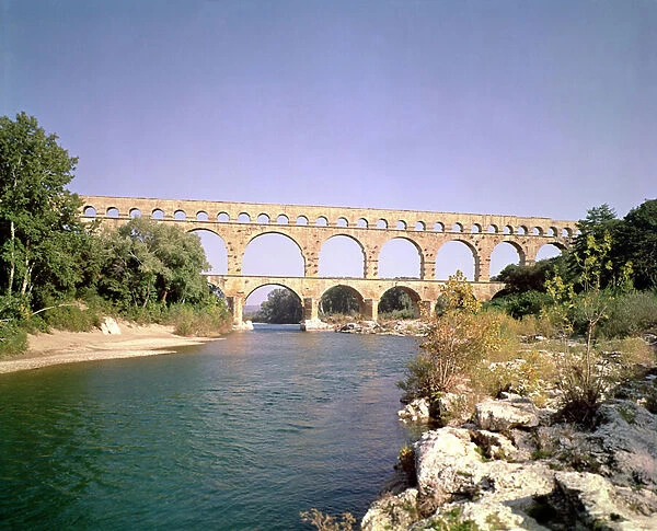View of the aqueduct, built c. 19 BC (photo)