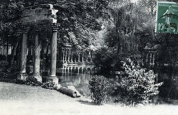 View of Parc Monceau in Paris, 1905-10 (b / w photo)