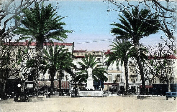 View of the Place de la statue de Lord Brougham rue Felix faure in Cannes, Alpes Maritimes Postcard Private Collection