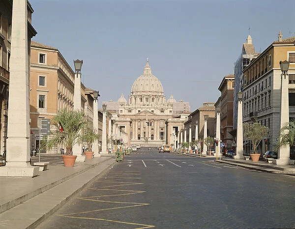 View of St. Peters from the Via della Conciliazione (photo)