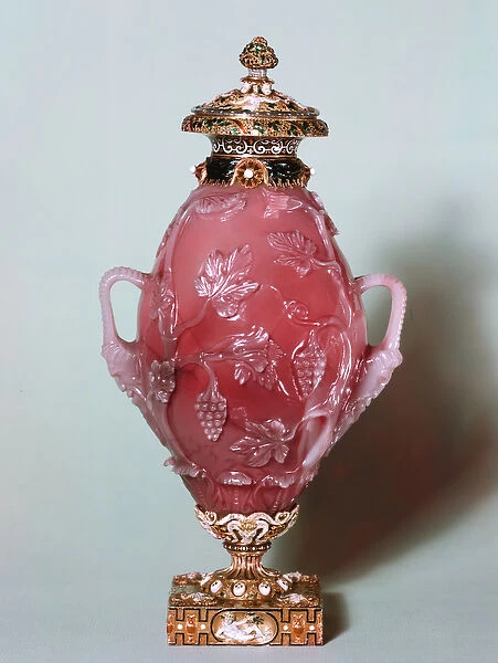 The Waddesdon Cellini Vase, late Roman, c. 400 AD (carved agate)