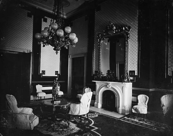 White House interior, Old Green Room, Presidents Study, 1860-80 (b  /  w photo)