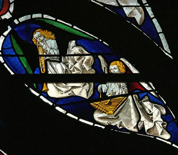 Window E3 depicting musician angels with sacbut and dulcimer (stained glass)