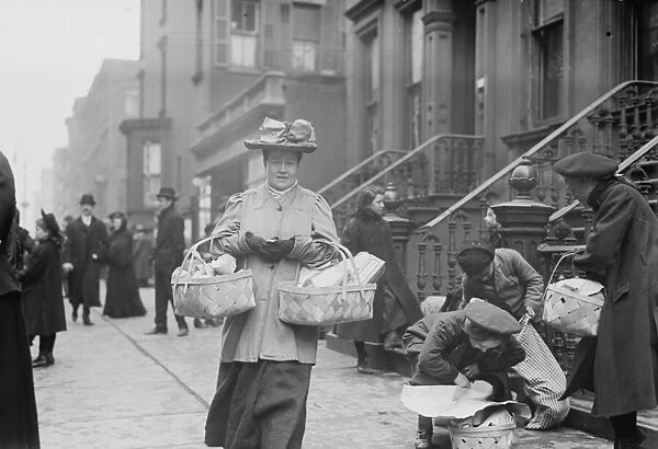 Women carrying baskets - Salvation Army Christmas dinner, New York, 1908 (b  /  w photo)