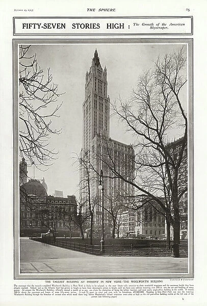 The Woolworth Building, New York, 1913 (b / w photo)