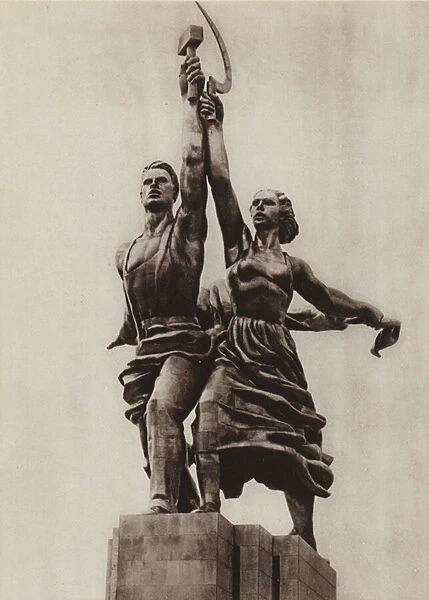 Worker and Kolkhoz Woman, sculpture by Vera Mukhina, Moscow (b  /  w photo)