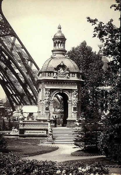 World's Fair of 1889: small architectural construction with dome, statues and decorations with bas-reliefs at the foot of the Eiffel Tower