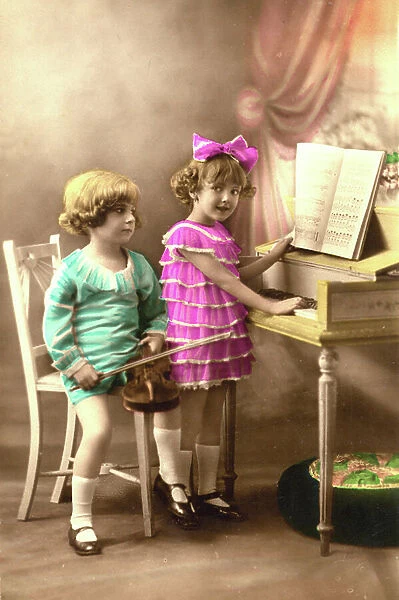 Young musicians: Postcard 1920