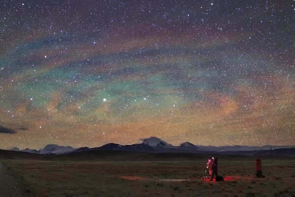 Colorful atmospheric gravity waves called airglow over Tibet