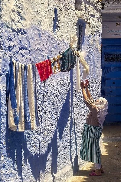 Mujer Chauní tendiendo