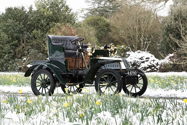 1904 De Dion Bouton model Q in snow with daffodils at Beaulieu. Creator: Unknown
