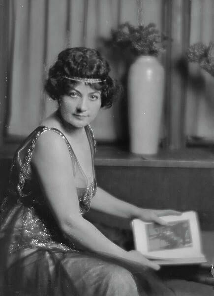 Chapman, M.D. Mrs. portrait photograph, 1915. Creator: Arnold Genthe