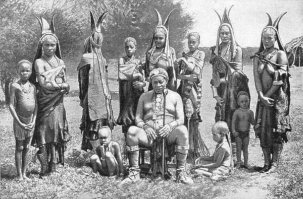 Un chef Herero et sa famille; Afrique Australe, 1914. Creator: Unknown