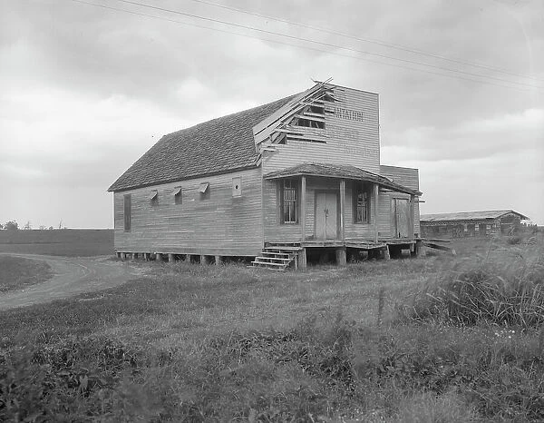 Commissary of the Gold Dust Plantation near Clarksdale, Mississippi, 1937. Creator: Dorothea Lange