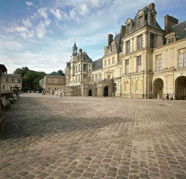 Cour du Cheval Blanc, 16th century