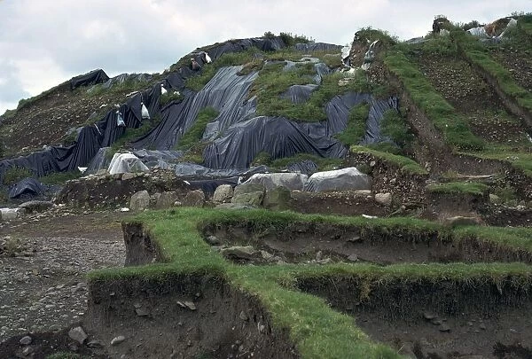 Excavation of a burial mound in County Meath, 33rd century BC