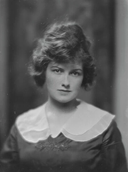 Huber, J.C. Mrs. portrait photograph, 1916 May 8. Creator: Arnold Genthe