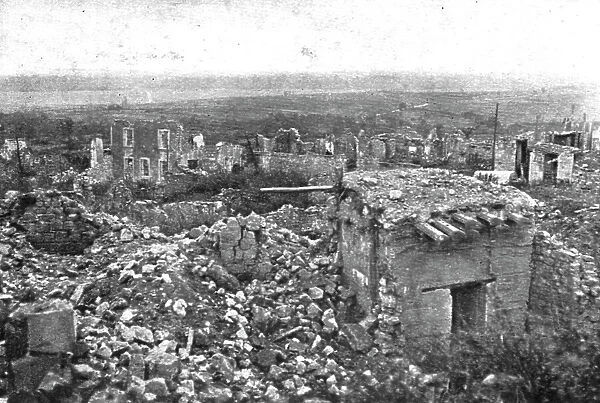 De L'Argonne aux Flandres; Les ruines de Montfaucon; vue generale de la ville et... 1918. Creator: Unknown